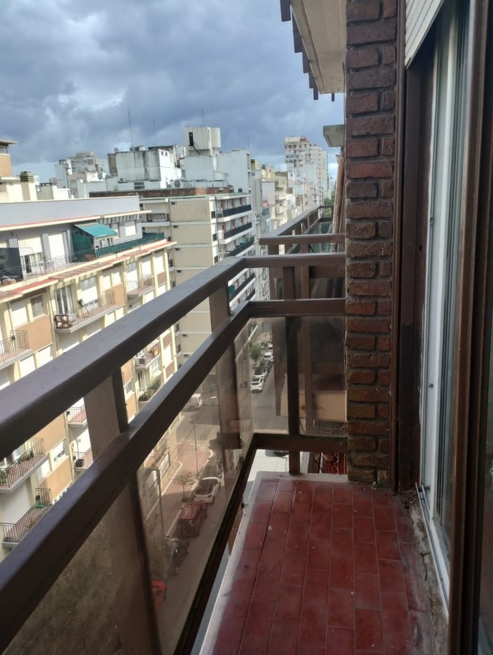 Hermoso Departamento De Ambientes Al Frente Con Balcon Y Cochera