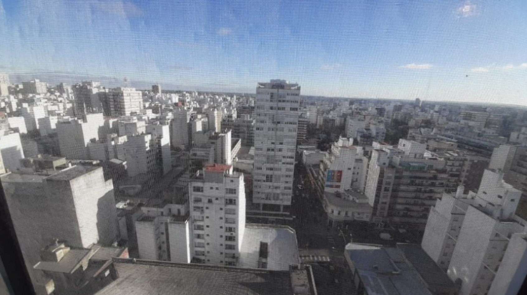 VENTA DEPARTAMENTO DE 3 AMB, BALCON , VISTA PANORAMICA, COCHERA Y BAULERA ,  EN EL POPULAR  EDIFICIO LAFAYETTE