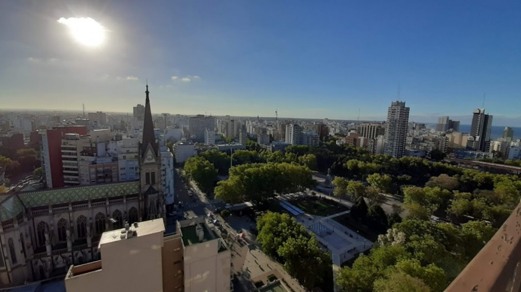 VENTA DEPARTAMENTO DE 3 AMB, BALCON , VISTA PANORAMICA, COCHERA Y BAULERA ,  EN EL POPULAR  EDIFICIO LAFAYETTE