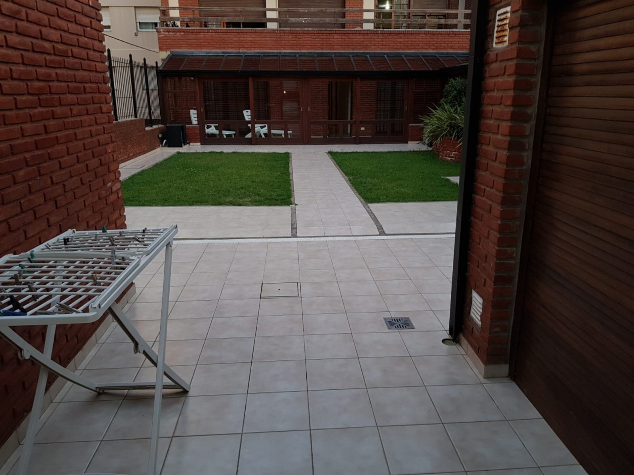 venta impactante piso con parque y quincho propio y cochera 2/3 autos, a metros del mar !!!!! 