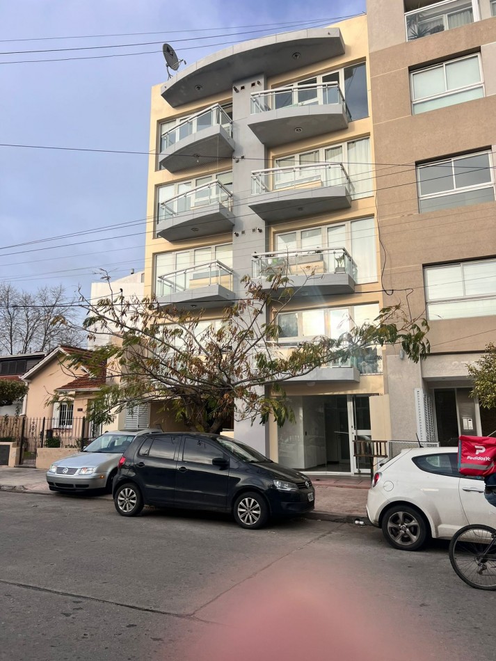 VENTA,  HERMOSO  DPTO 3   AMB.  CON COCHERA EN ZONA CHAUVIN !!!!