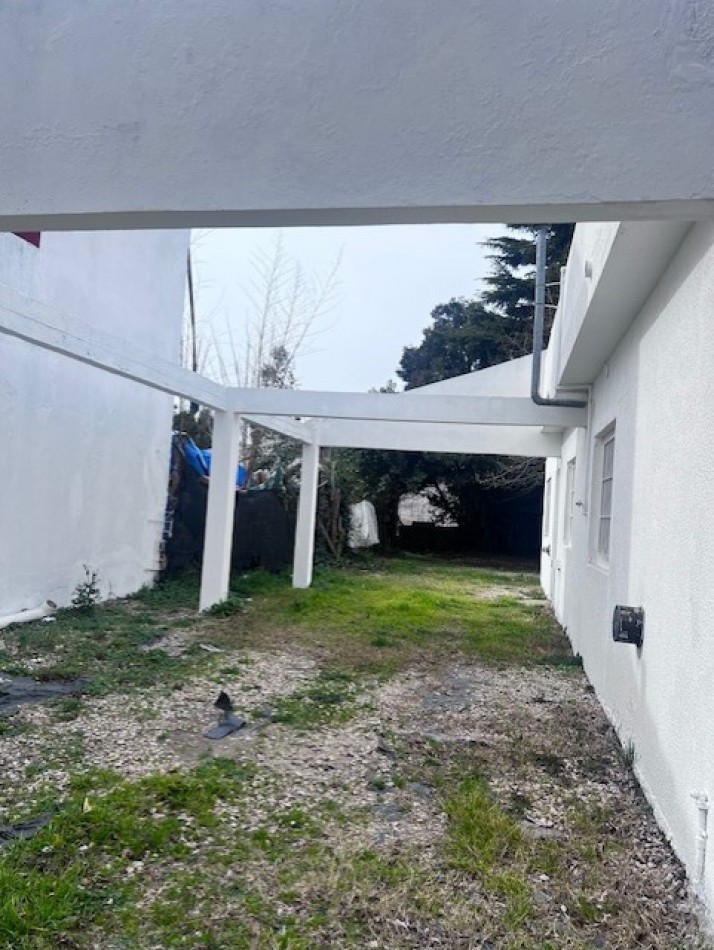 NUEVO VALOR!!! RETASADA !!!  VENTA CASA AMERICANA EN LOTE PROPIO !!! casa de 3 amb. o casa con dpto independiente, apta dos familias,  en caisamar con gran lote y posibilidades de ampliar