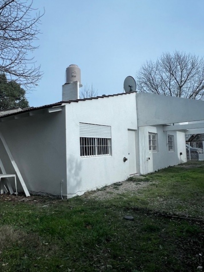 NUEVO VALOR!!! RETASADA !!!  VENTA CASA AMERICANA EN LOTE PROPIO !!! casa de 3 amb. o casa con dpto independiente, apta dos familias,  en caisamar con gran lote y posibilidades de ampliar