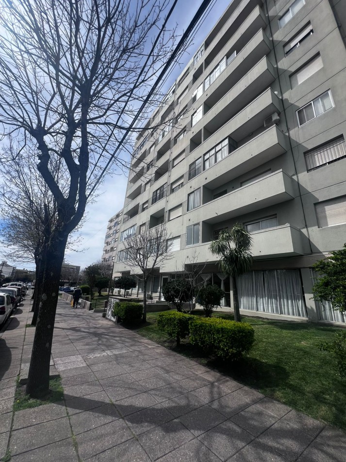 Alquiler anual departamento 4 ambientes zona Cerrito y Solis, 4 amb. balcon y cochera