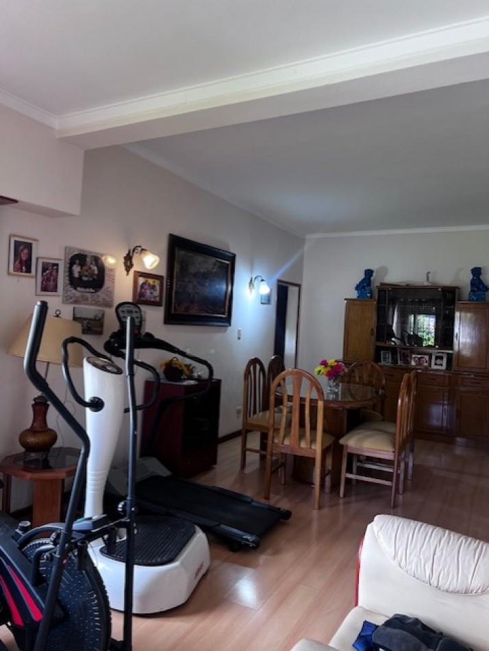 VENTA CHALET DESARROLLADO EN UNA SOLA PLANTA, CON PARQUE Y PATIO,  EMPALZADO EN   EXCELENTE ZONA, a 7 cuadras del mar