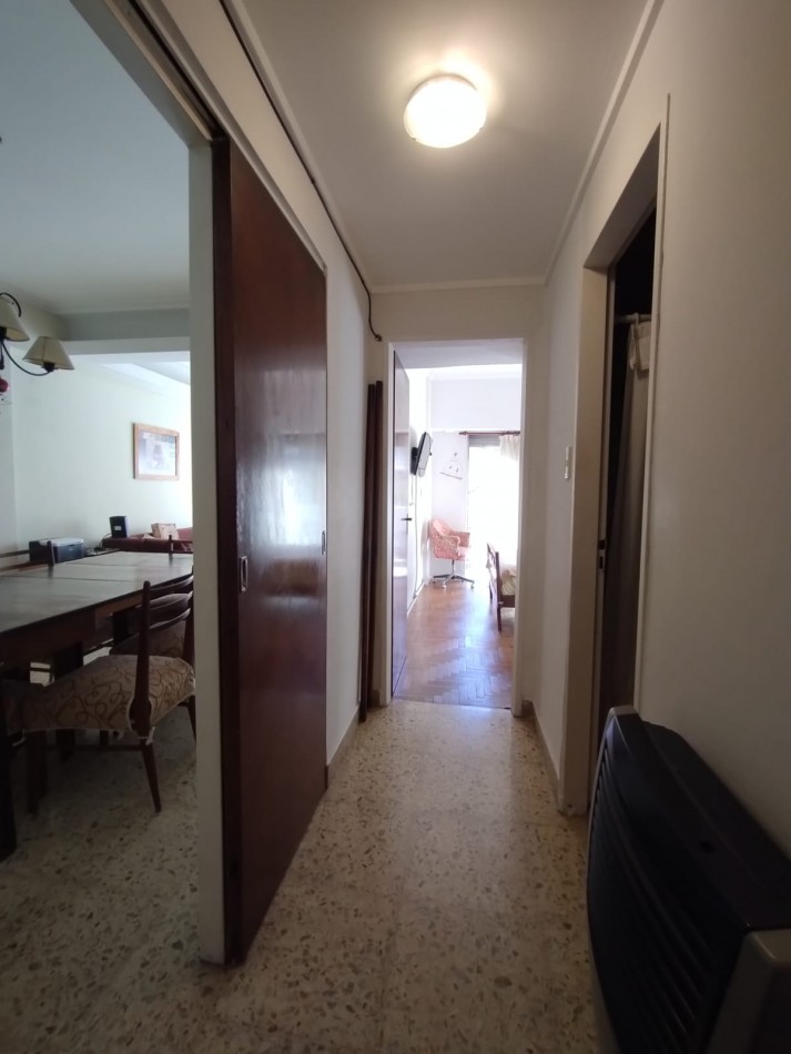 VENTA DEPARTAMENTO, 3 AMB. CON DEPENDENCIAS COMPLETAS, AL FRENTE CON BALCON Y PATIO, ZONA CENTRO !!!!