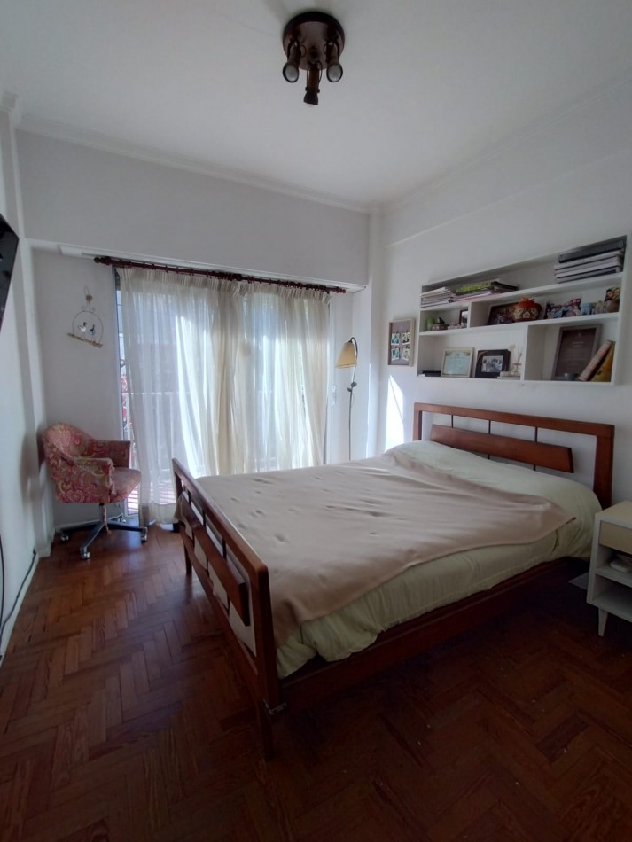 VENTA DEPARTAMENTO, 3 AMB. CON DEPENDENCIAS COMPLETAS, AL FRENTE CON BALCON Y PATIO, ZONA CENTRO !!!!