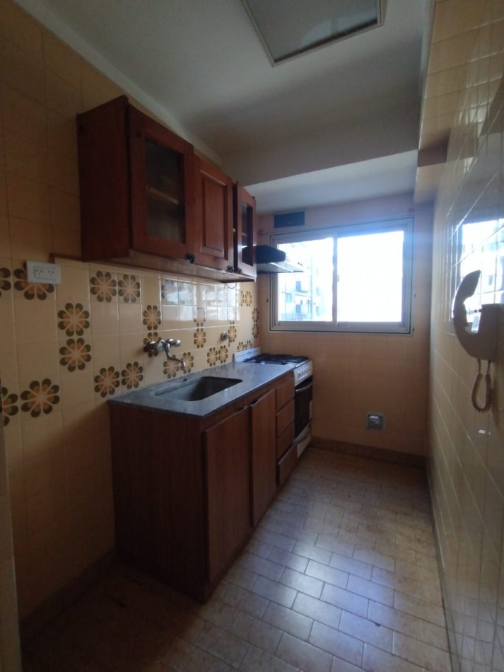 ALQUILER DPTO 1 AMB. ZOONA GUEMES, AL FRENTE, CON BALCON, EXCELENTE ESTADO