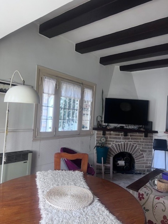 VENTA CHALET ZONA GUEMES, A METROS DEL SHOPPING, CHALET TIPICO MDP, 3 amb. mas dependencias dobles con baño, garaje y patio
