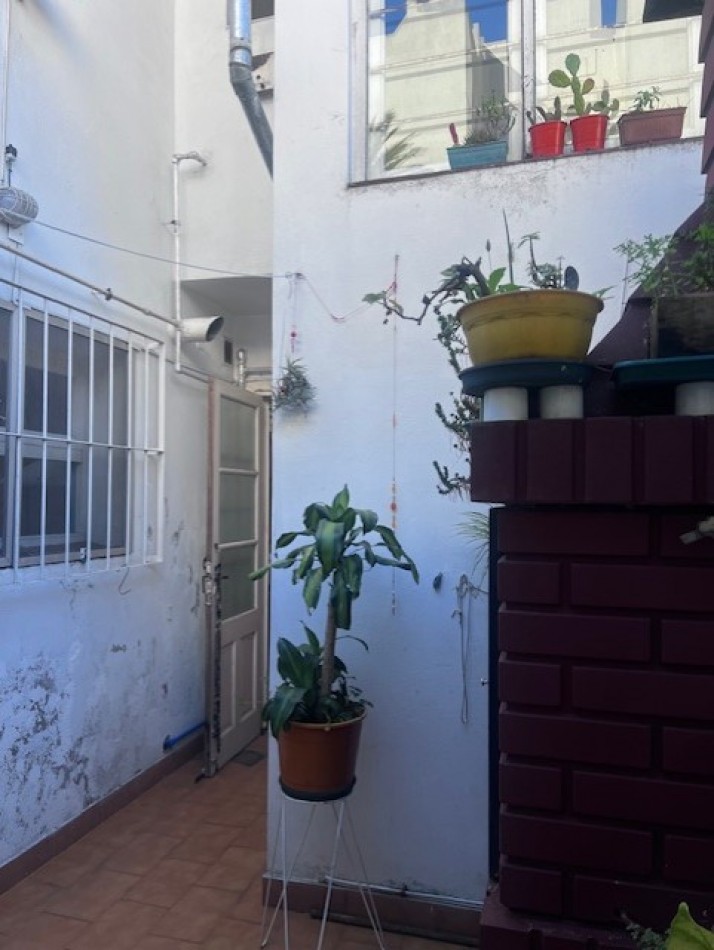 VENTA CHALET ZONA GUEMES, A METROS DEL SHOPPING, CHALET TIPICO MDP, 3 amb. mas dependencias dobles con baño, garaje y patio