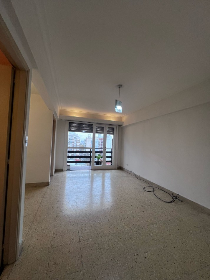 ALQUILER 24 MESES ZONA CENTRO UN AMBIENTE AL FRENTE CON BALCON