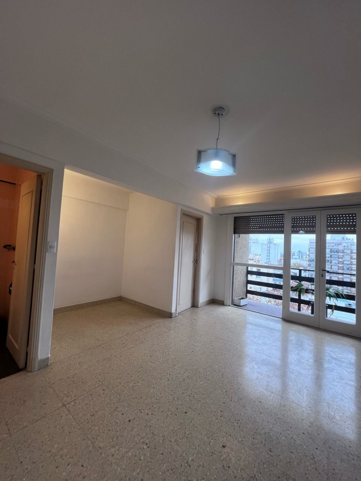 ALQUILER 24 MESES ZONA CENTRO UN AMBIENTE AL FRENTE CON BALCON