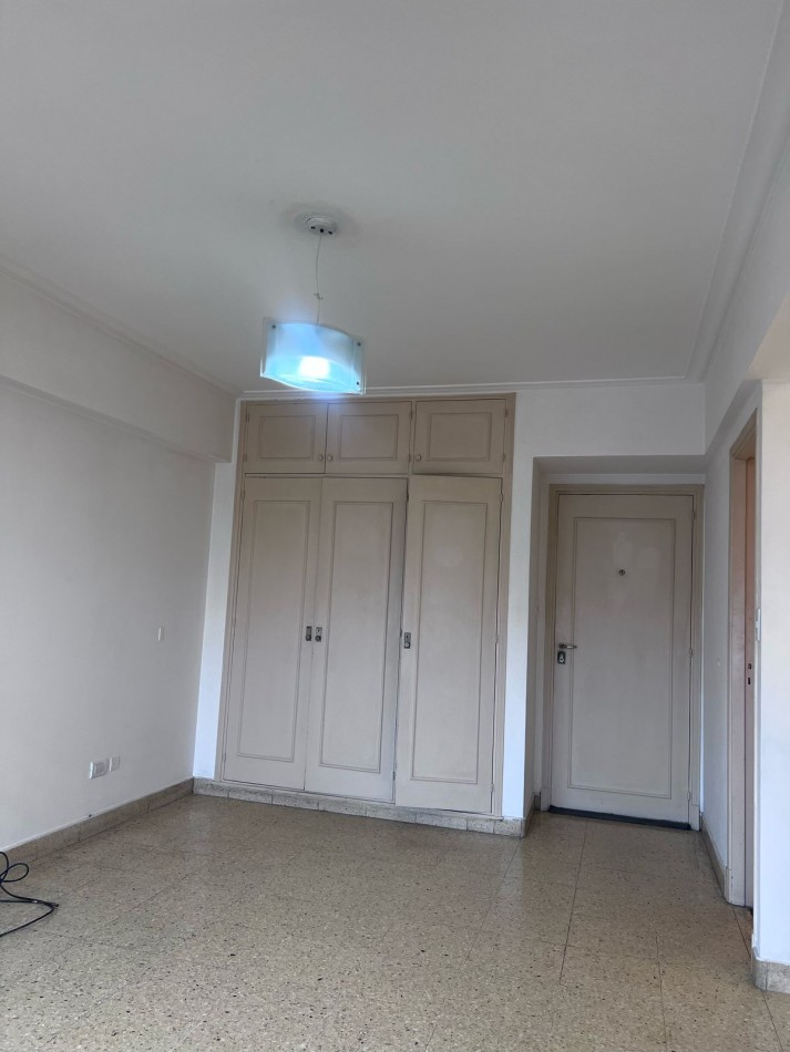 ALQUILER 24 MESES ZONA CENTRO UN AMBIENTE AL FRENTE CON BALCON