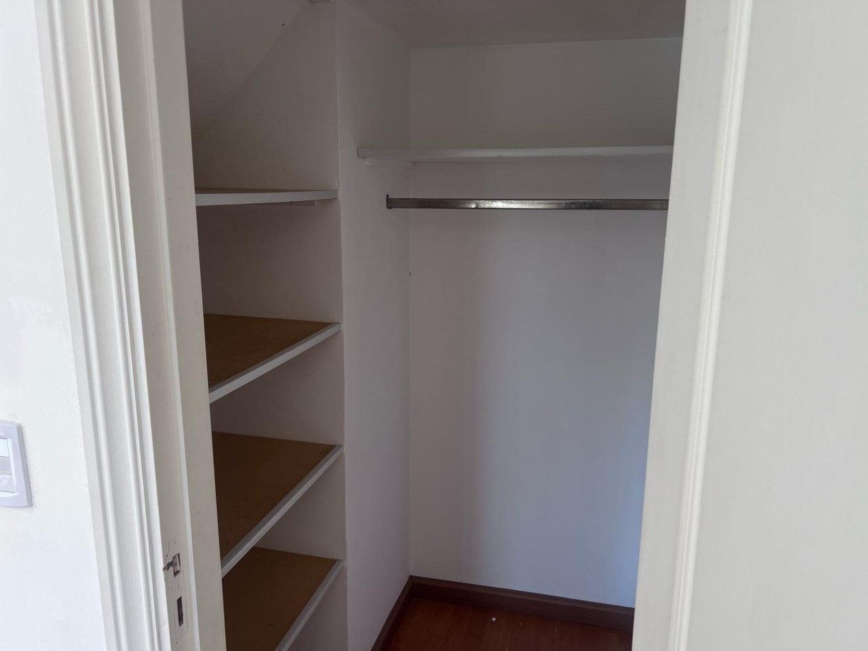 VENTA HERMOSO DUPLEX DE 4 AMBIENTES, ENTRADA D E AUTO Y PARQUE, ZONA CONSTITUCION