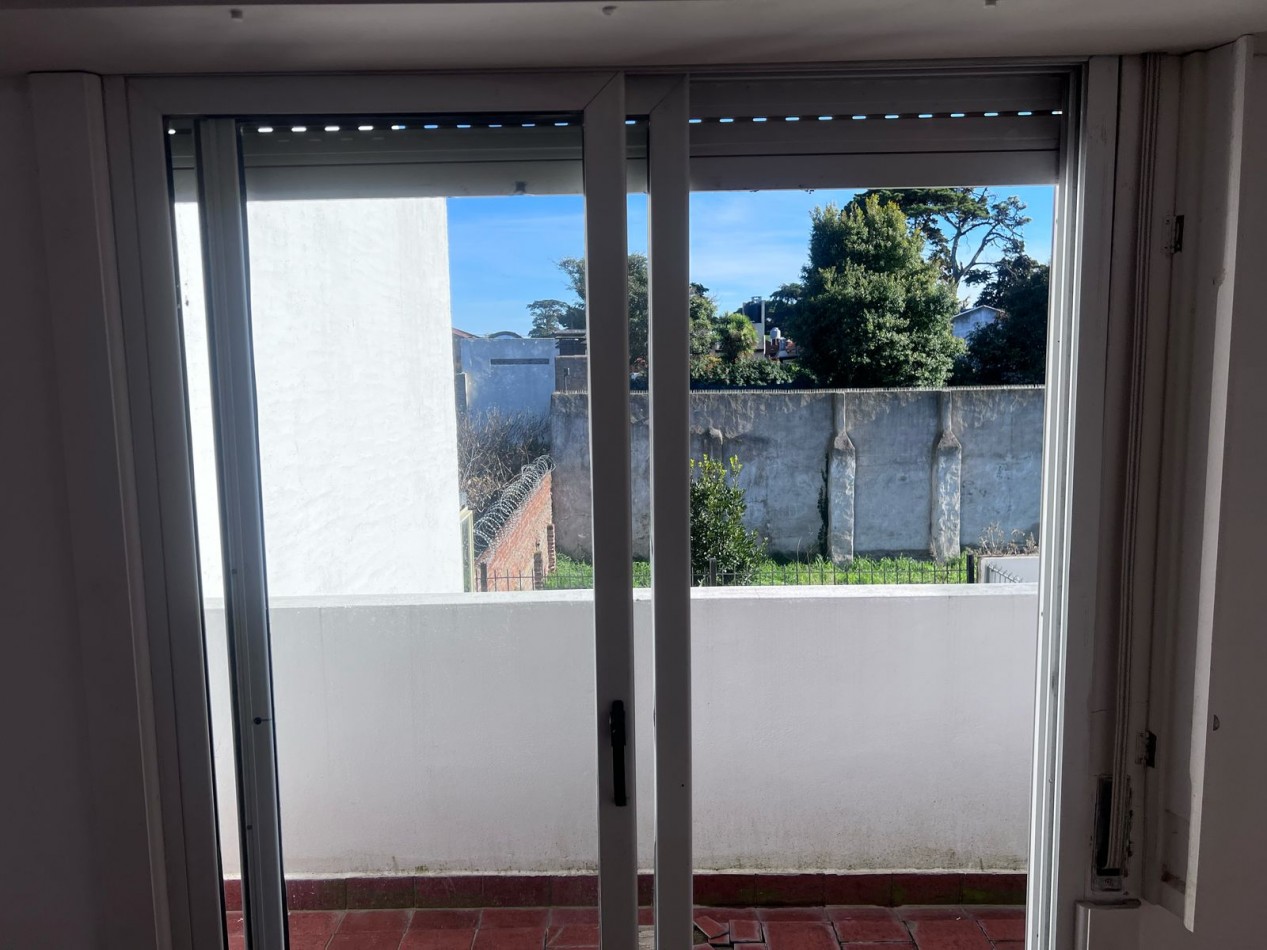 VENTA HERMOSO DUPLEX DE 4 AMBIENTES, ENTRADA D E AUTO Y PARQUE, ZONA CONSTITUCION