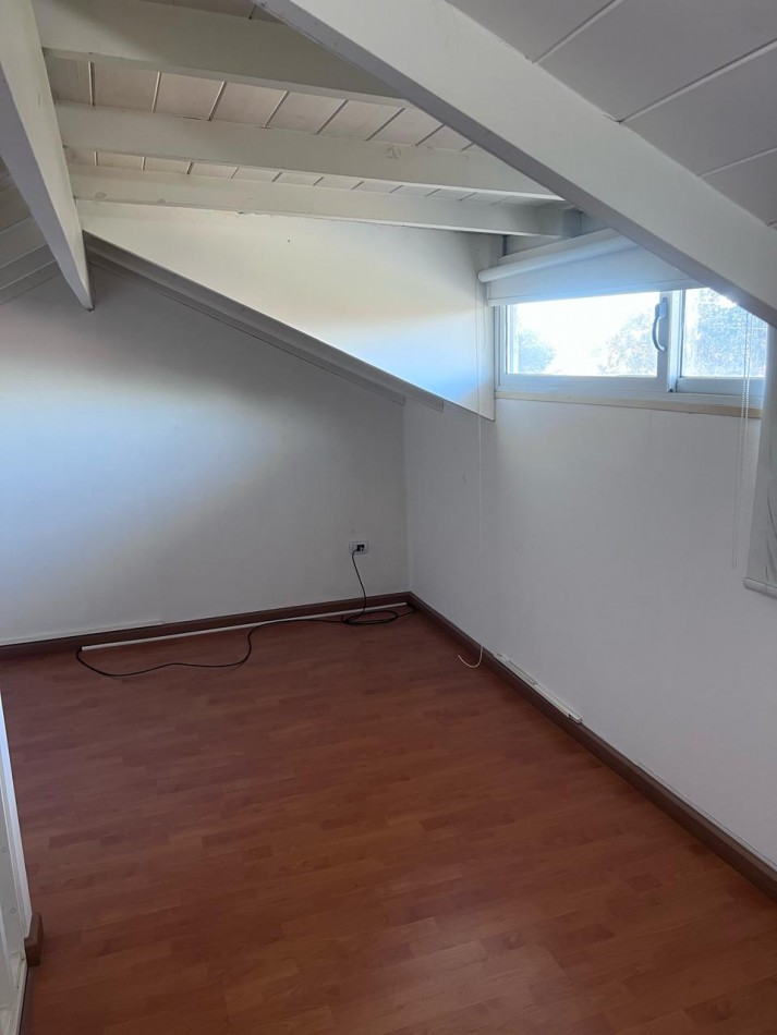 VENTA HERMOSO DUPLEX DE 4 AMBIENTES, ENTRADA D E AUTO Y PARQUE, ZONA CONSTITUCION