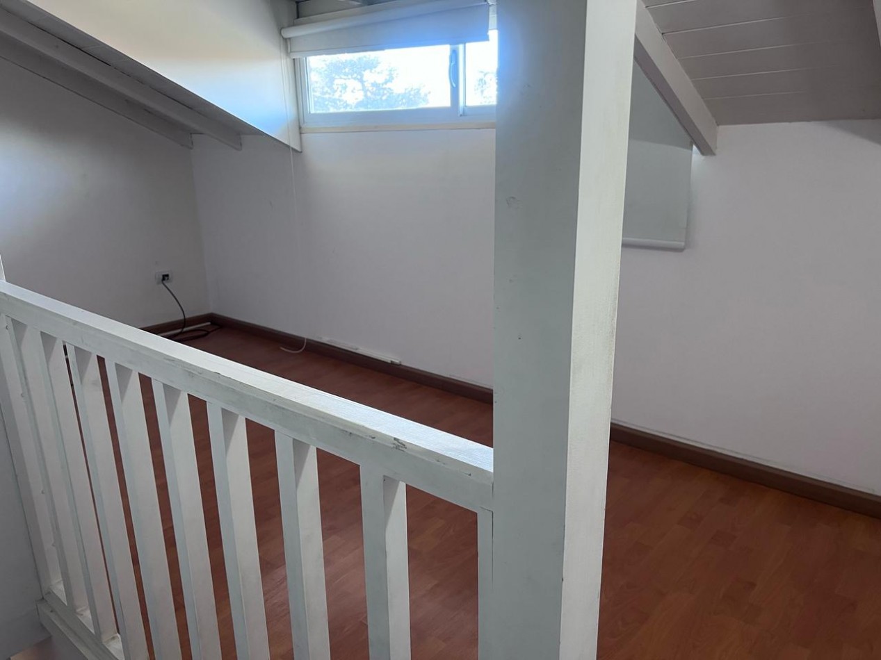 VENTA HERMOSO DUPLEX DE 4 AMBIENTES, ENTRADA D E AUTO Y PARQUE, ZONA CONSTITUCION
