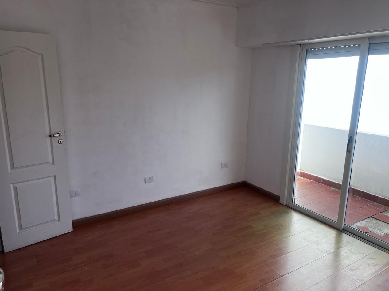 VENTA HERMOSO DUPLEX DE 4 AMBIENTES, ENTRADA D E AUTO Y PARQUE, ZONA CONSTITUCION