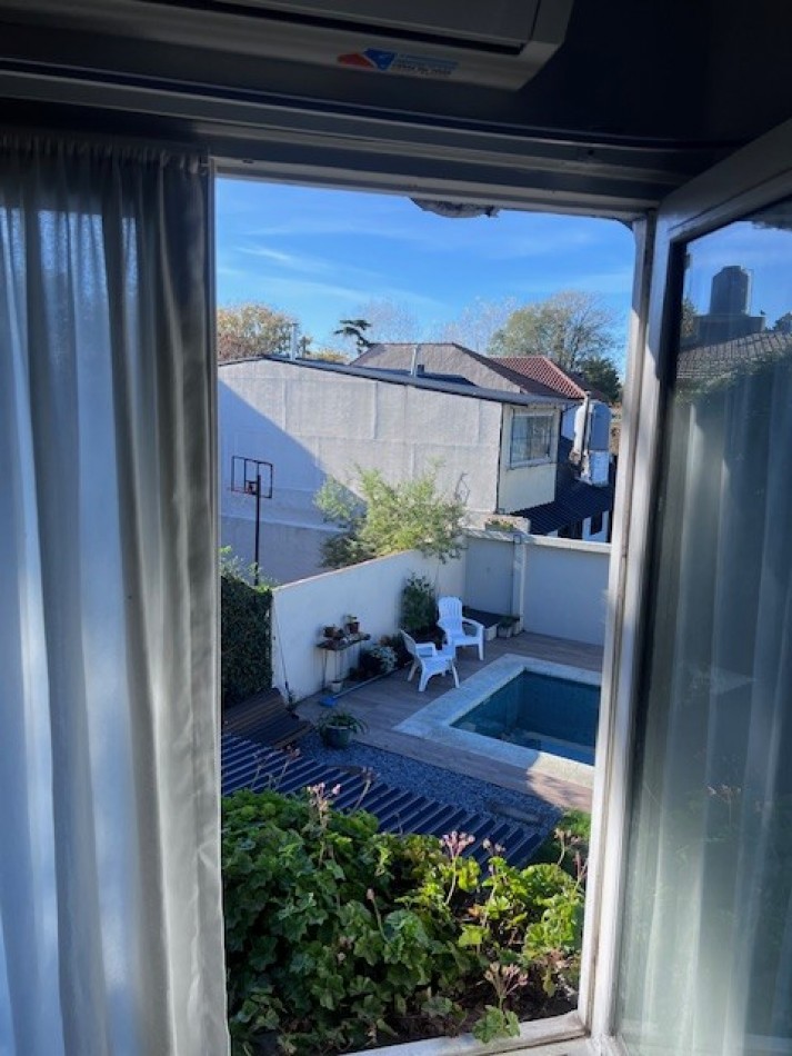 VENTA EN ZONA LOS PINARES, HERMOSO CHALET DE 4 DORMITORIOS, GARAGE, QUINCHO PARQUE Y PISCINA, IMPECABLE ESTADO Y CALIDAD