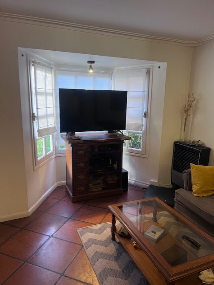 VENTA EN ZONA LOS PINARES, HERMOSO CHALET DE 4 DORMITORIOS, GARAGE, QUINCHO PARQUE Y PISCINA, IMPECABLE ESTADO Y CALIDAD