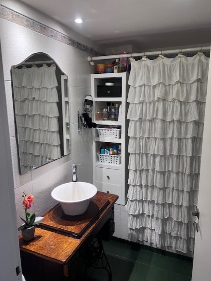 VENTA EN ZONA LOS PINARES, HERMOSO CHALET DE 4 DORMITORIOS, GARAGE, QUINCHO PARQUE Y PISCINA, IMPECABLE ESTADO Y CALIDAD