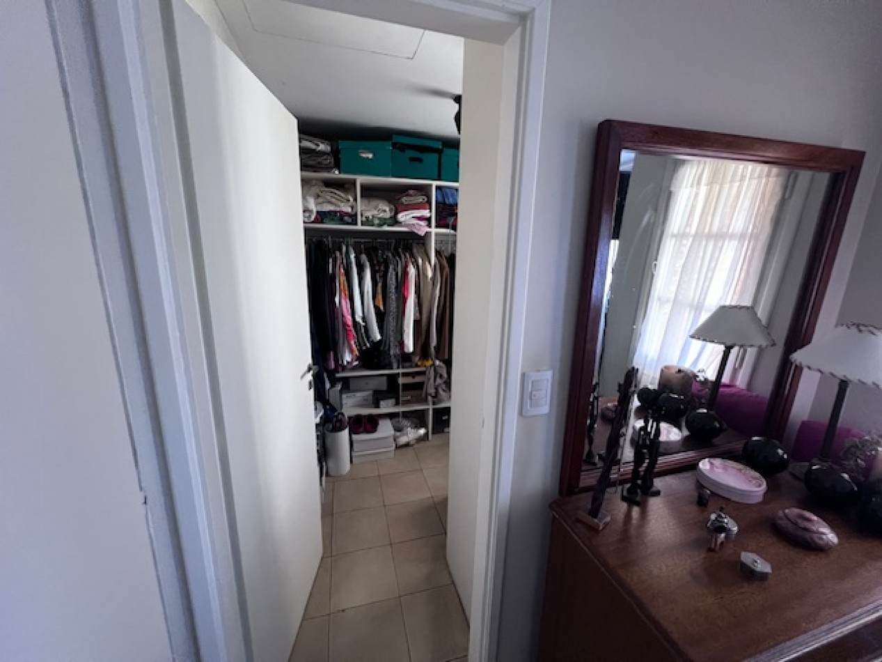 VENTA EN ZONA LOS PINARES, HERMOSO CHALET DE 4 DORMITORIOS, GARAGE, QUINCHO PARQUE Y PISCINA, IMPECABLE ESTADO Y CALIDAD