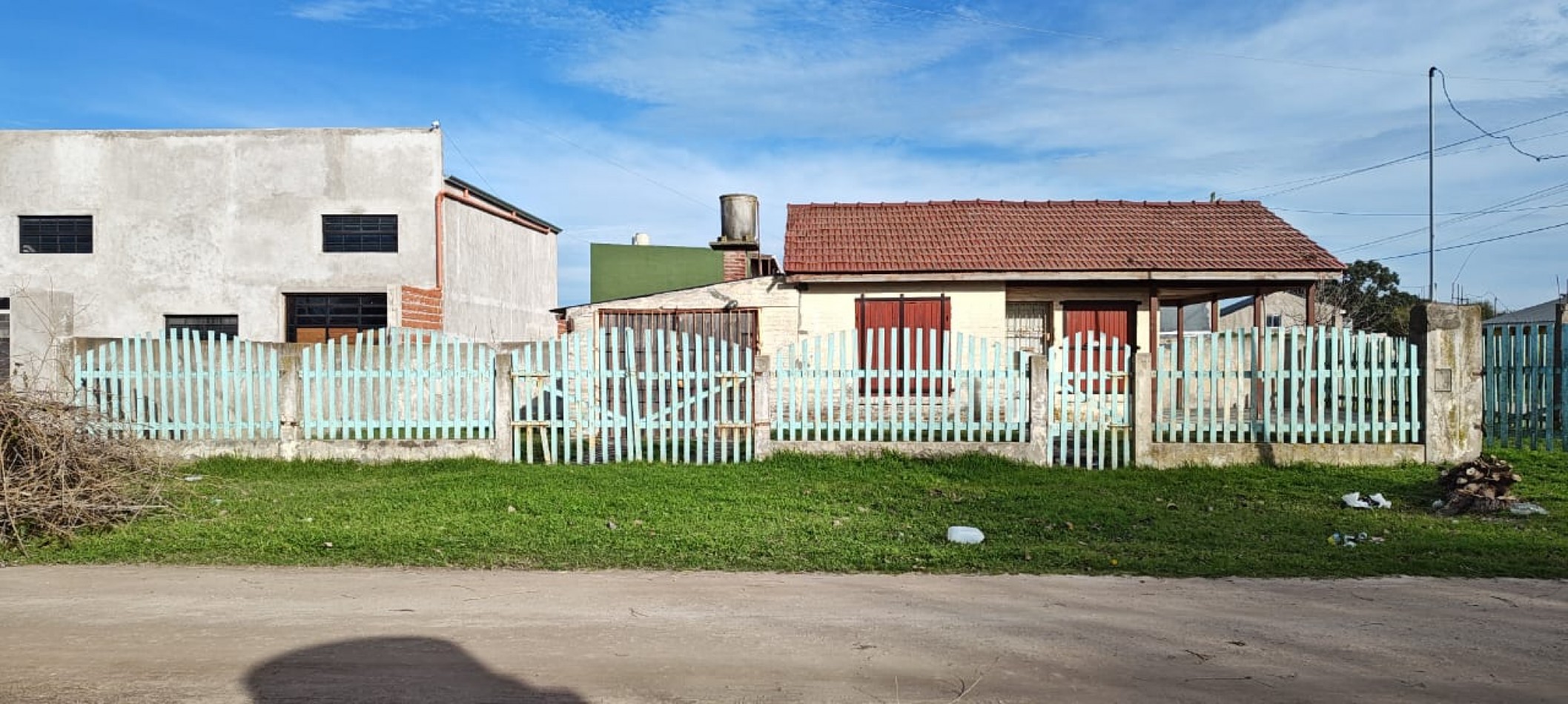 CHALET EN VENTA, ZONA CAMET,  A 200 MTS. DEL MAR ,  3 AMB.Y PARQUE