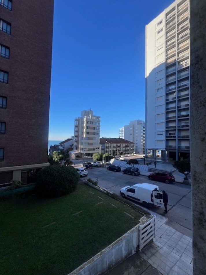VENTA HERMOSO PISO 3 AMB. CON DEPENDENIAS, TERRAZA PROPIA Y COCHERA, LOMAS DE STELLA MARIS