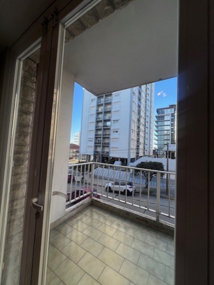 VENTA HERMOSO PISO 3 AMB. CON DEPENDENIAS, TERRAZA PROPIA Y COCHERA, LOMAS DE STELLA MARIS