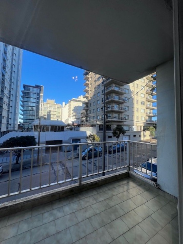 VENTA HERMOSO PISO 3 AMB. CON DEPENDENIAS, TERRAZA PROPIA Y COCHERA, LOMAS DE STELLA MARIS