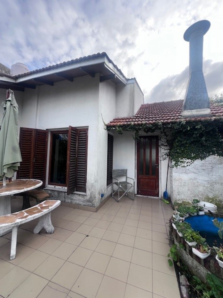 venta chalet en mar del plata, cercano a barrio santa Monica, 3 amb. con parque, garaje y trotadora varios autos.