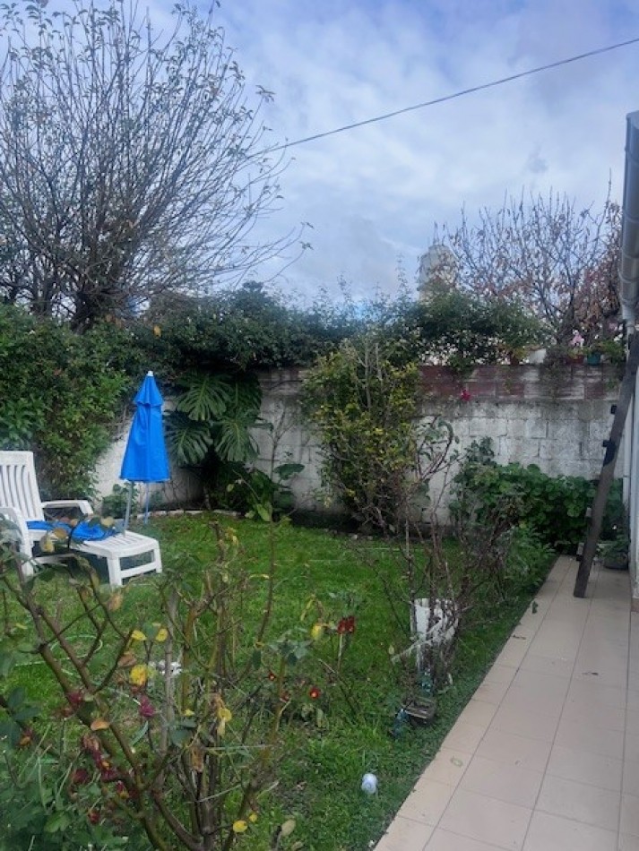 venta chalet en mar del plata, cercano a barrio santa Monica, 3 amb. con parque, garaje y trotadora varios autos.