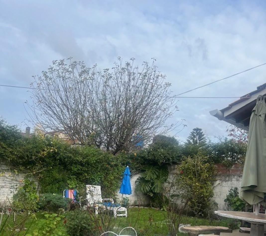 venta chalet en mar del plata, cercano a barrio santa Monica, 3 amb. con parque, garaje y trotadora varios autos.