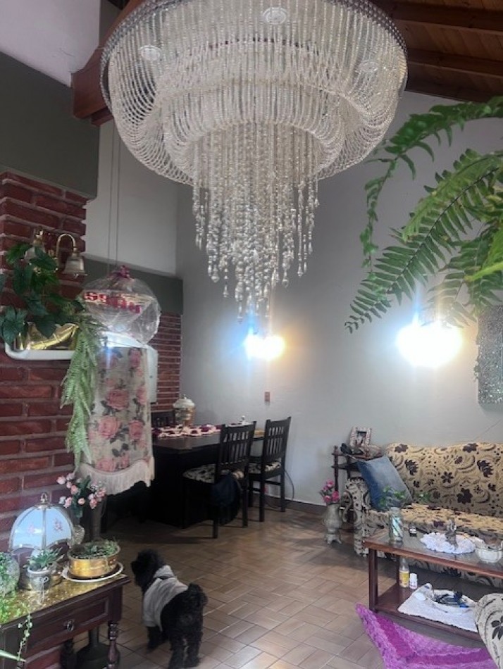 venta chalet en mar del plata, cercano a barrio santa Monica, 3 amb. con parque, garaje y trotadora varios autos.