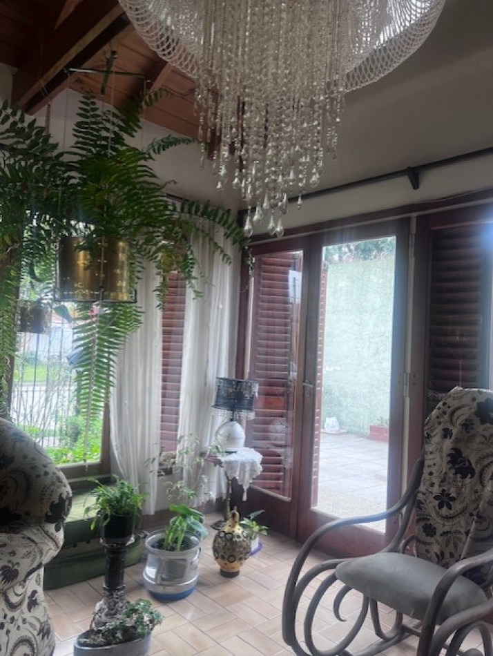 venta chalet en mar del plata, cercano a barrio santa Monica, 3 amb. con parque, garaje y trotadora varios autos.