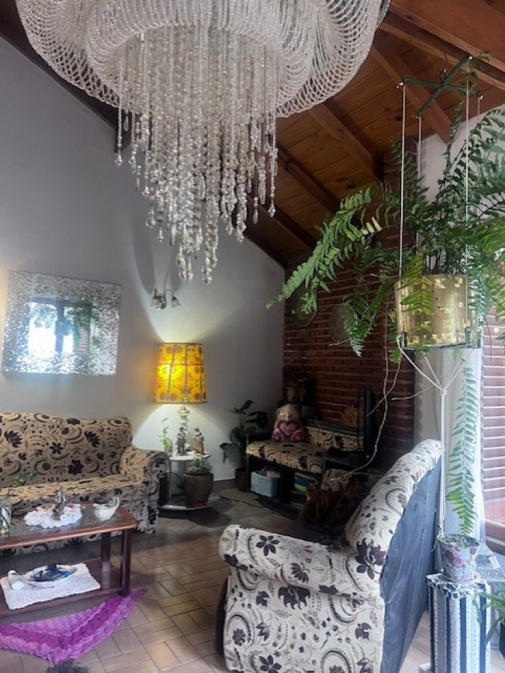 venta chalet en mar del plata, cercano a barrio santa Monica, 3 amb. con parque, garaje y trotadora varios autos.