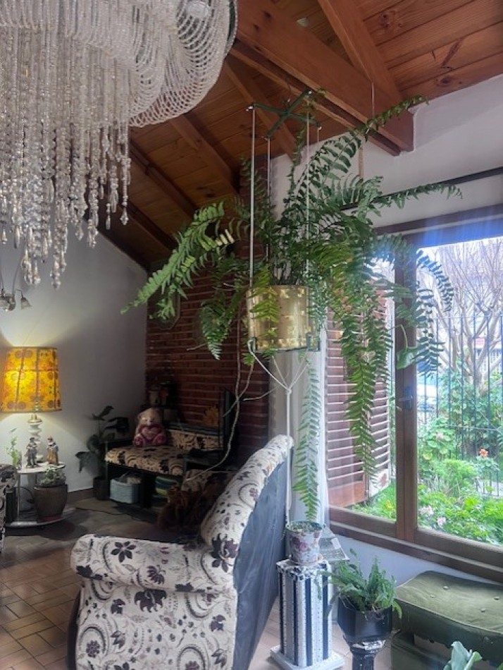 venta chalet en mar del plata, cercano a barrio santa Monica, 3 amb. con parque, garaje y trotadora varios autos.