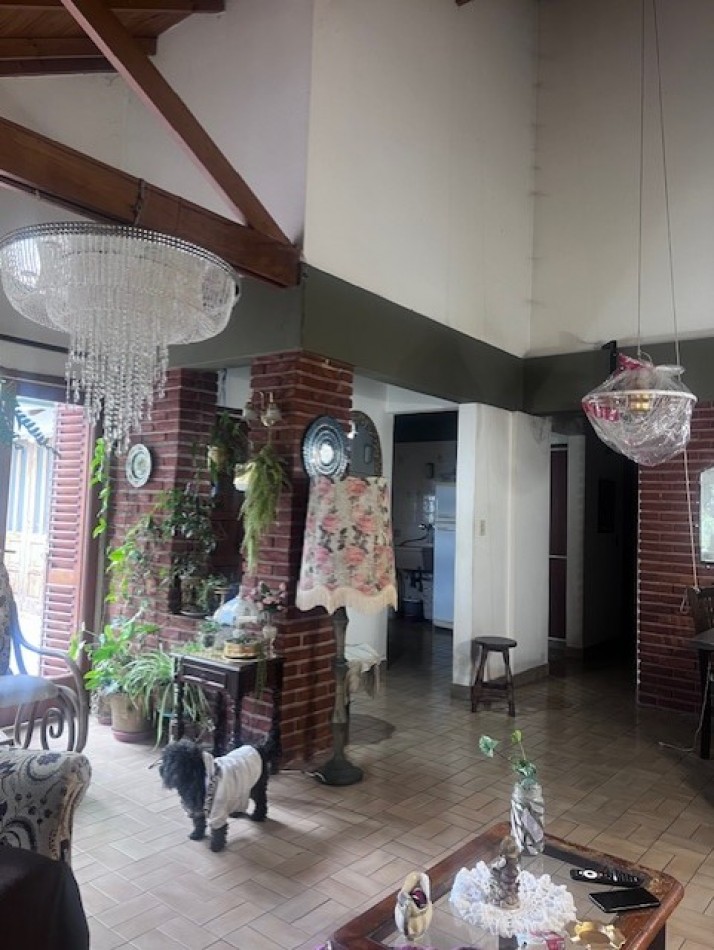 venta chalet en mar del plata, cercano a barrio santa Monica, 3 amb. con parque, garaje y trotadora varios autos.