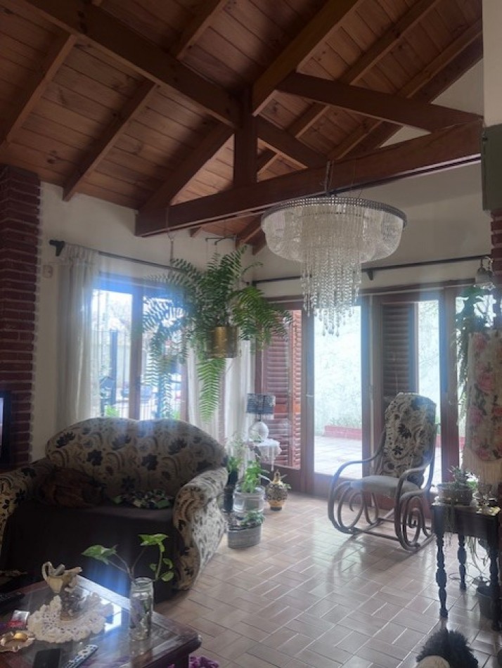 venta chalet en mar del plata, cercano a barrio santa Monica, 3 amb. con parque, garaje y trotadora varios autos.