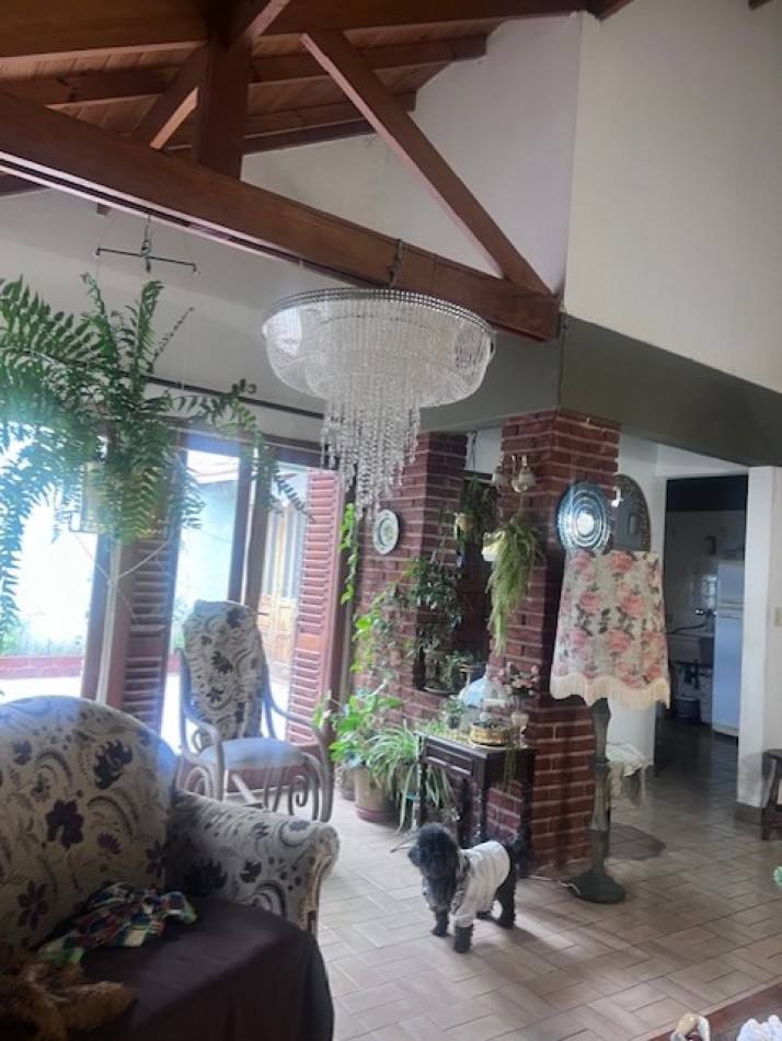 venta chalet en mar del plata, cercano a barrio santa Monica, 3 amb. con parque, garaje y trotadora varios autos.