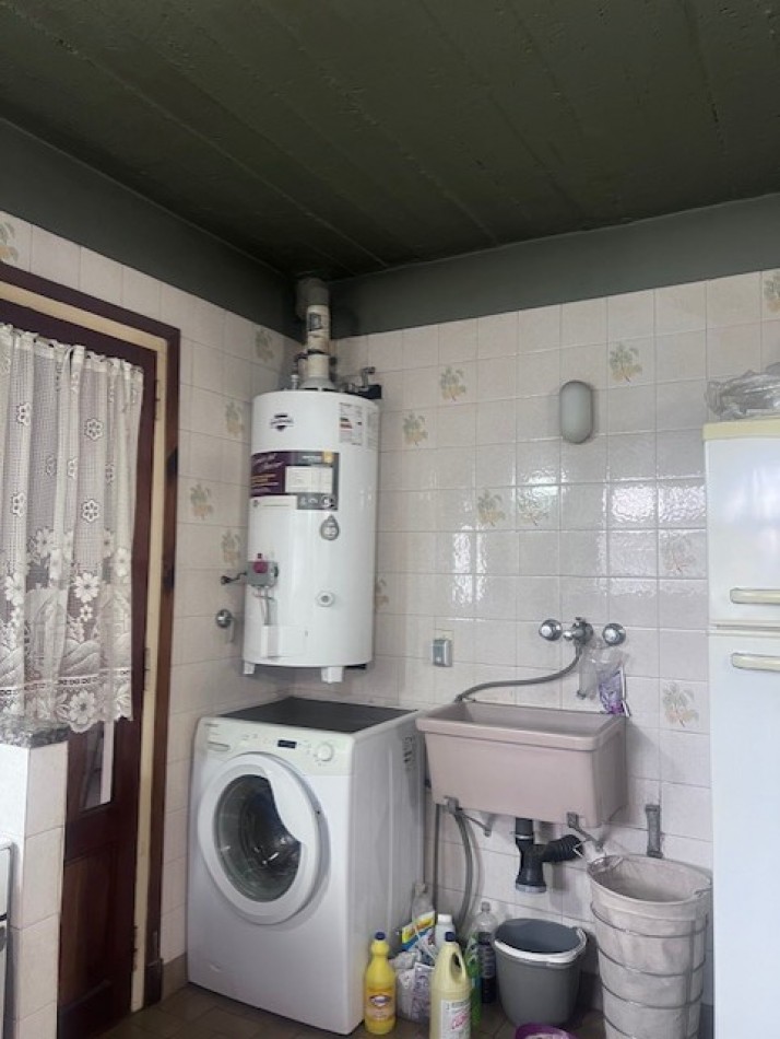 venta chalet en mar del plata, cercano a barrio santa Monica, 3 amb. con parque, garaje y trotadora varios autos.