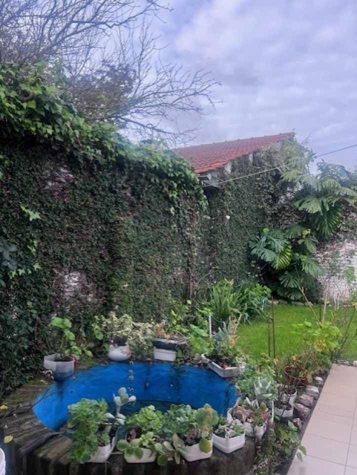 venta chalet en mar del plata, cercano a barrio santa Monica, 3 amb. con parque, garaje y trotadora varios autos.