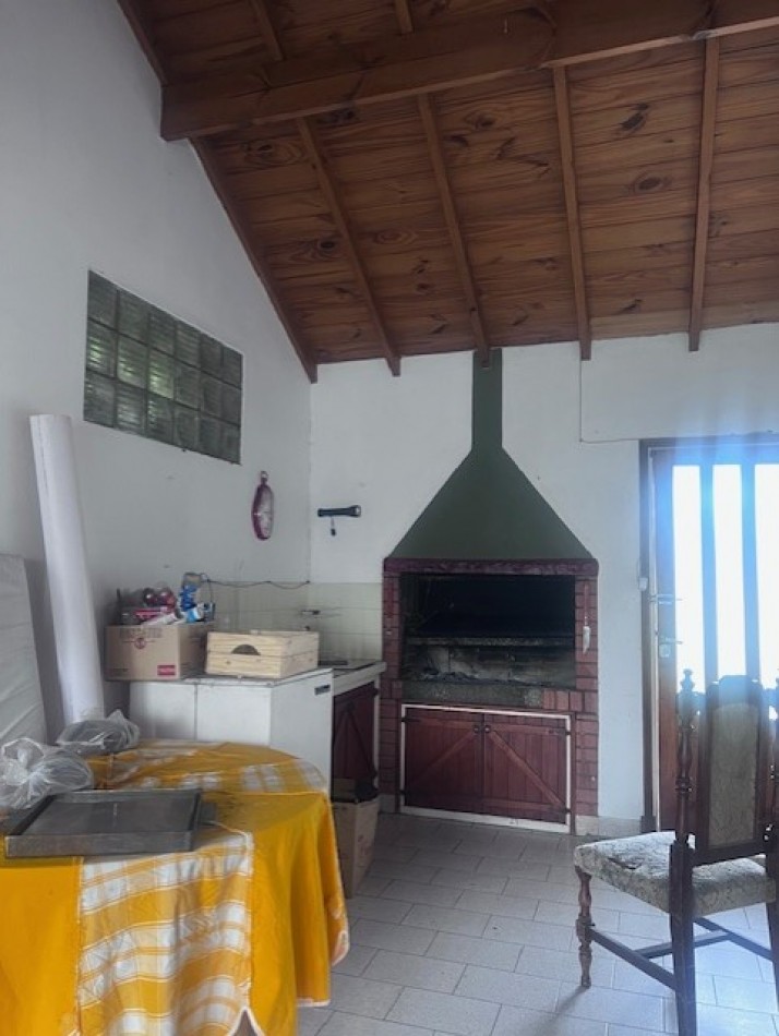 venta chalet en mar del plata, cercano a barrio santa Monica, 3 amb. con parque, garaje y trotadora varios autos.