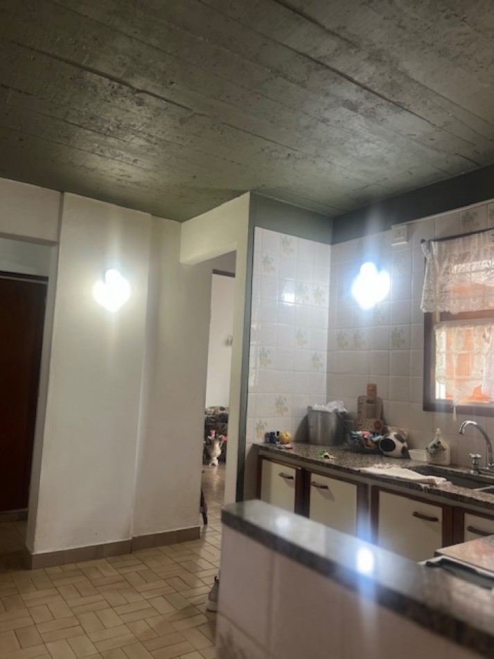 venta chalet en mar del plata, cercano a barrio santa Monica, 3 amb. con parque, garaje y trotadora varios autos.