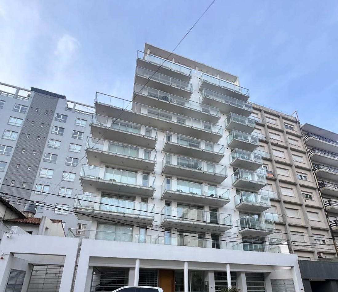 venta Mar del Plata, 2 amb. con cochera a metros del mar, excelente opcion !!! IM - PER - DI - BLE !1!!
