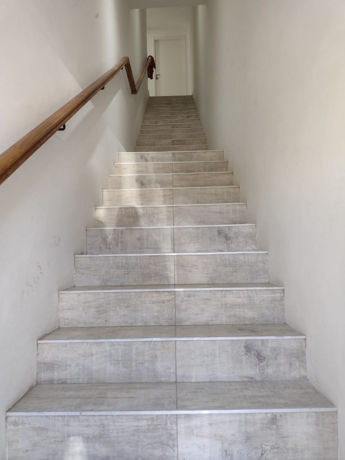 Alquiler 24 meses tres ambientes, primer piso por escalera, contrafrente , super luminoso!