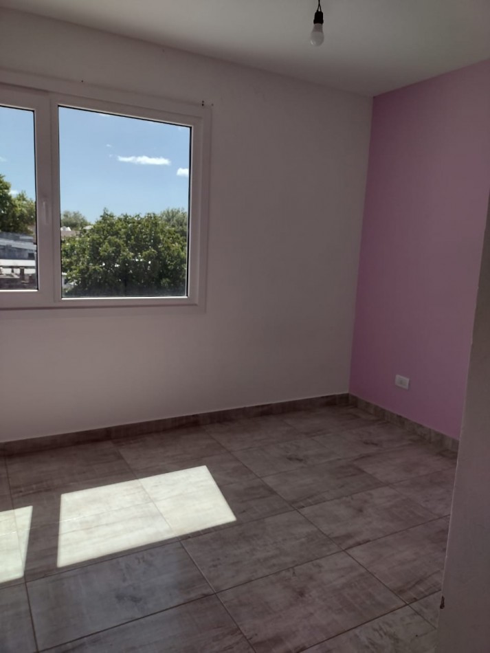 Alquiler 24 meses tres ambientes, primer piso por escalera, contrafrente , super luminoso!