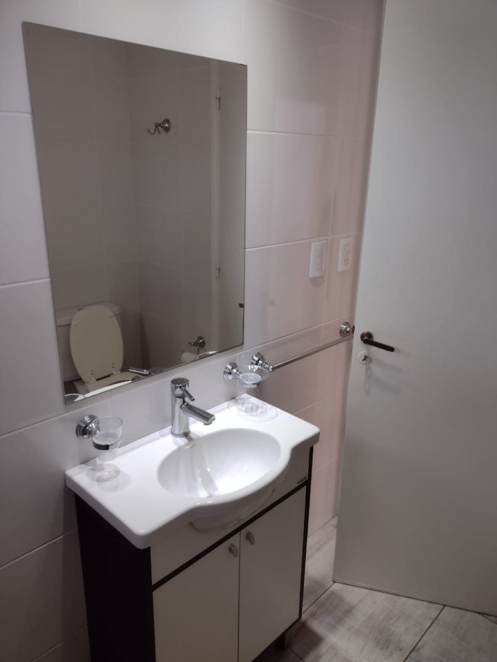 Alquiler 24 meses tres ambientes, primer piso por escalera, contrafrente , super luminoso!