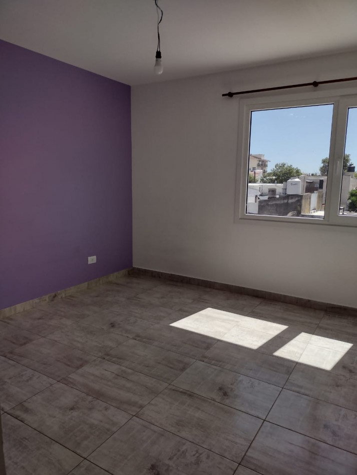 Alquiler 24 meses tres ambientes, primer piso por escalera, contrafrente , super luminoso!