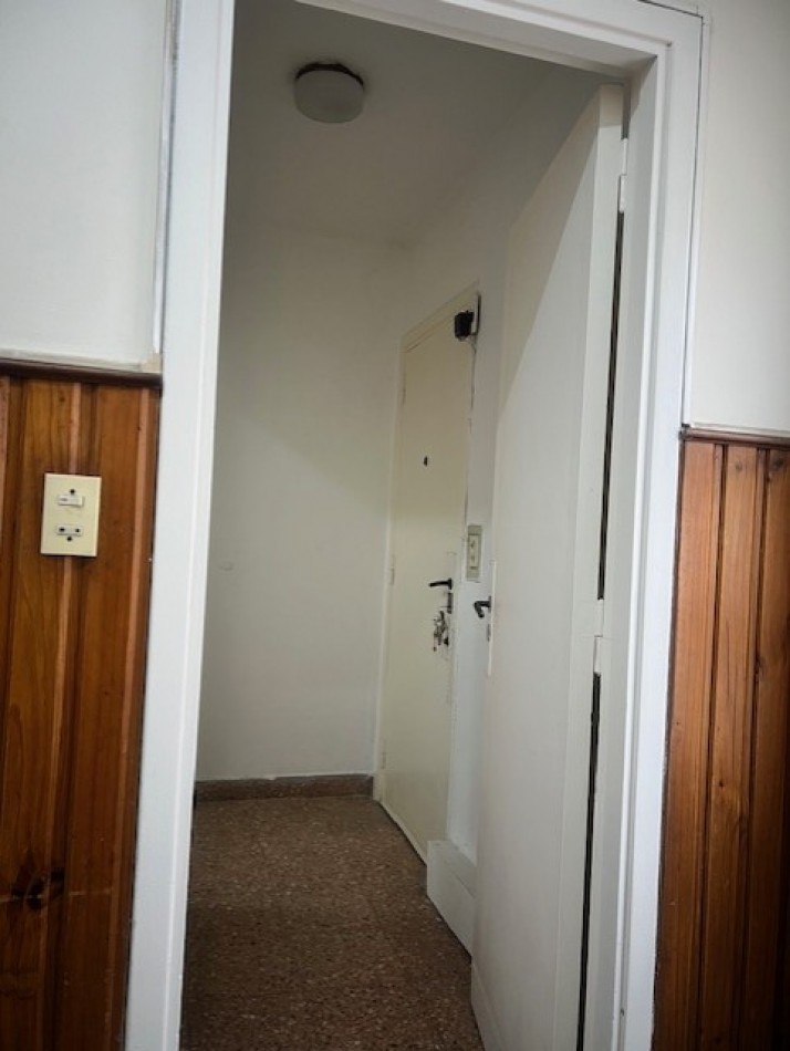 VENTA MAR DEL PLATA, APTO CREDITO !!! BARRIO SAN JOSE, PH, PLANTA ALTA CON BALCON, 3 COMODOS AMBIENTES  CON COCINA COMEDOR  Y PATIO, 